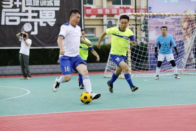 米勒38分黄蜂险胜活塞 保罗两双马刺逆转爵士