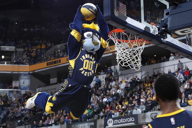 莫兰特向崔永熙表达祝贺：享受球队对你的爱